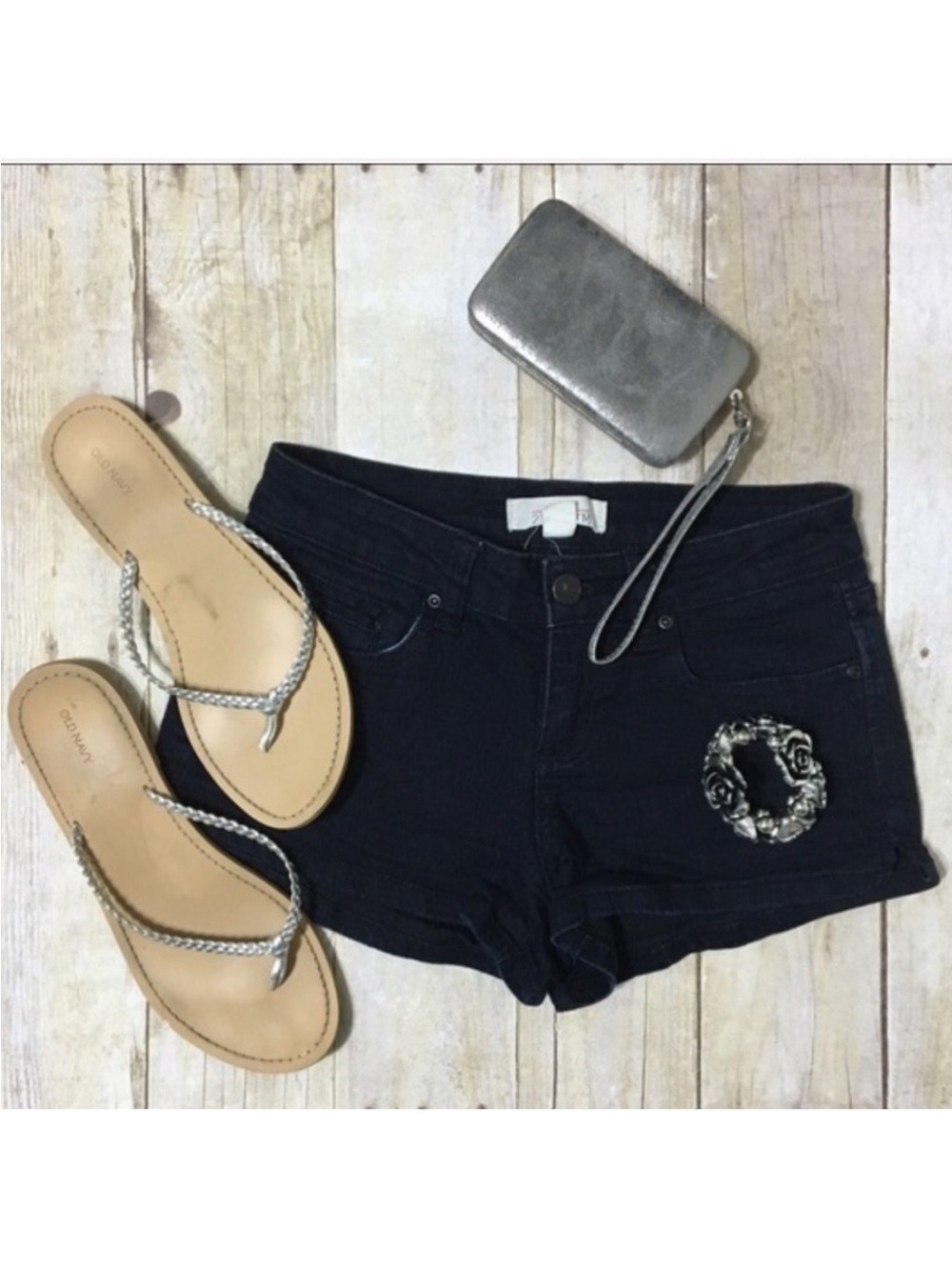 𝅺Forever 21 distressed black stretch denim shorts size 24